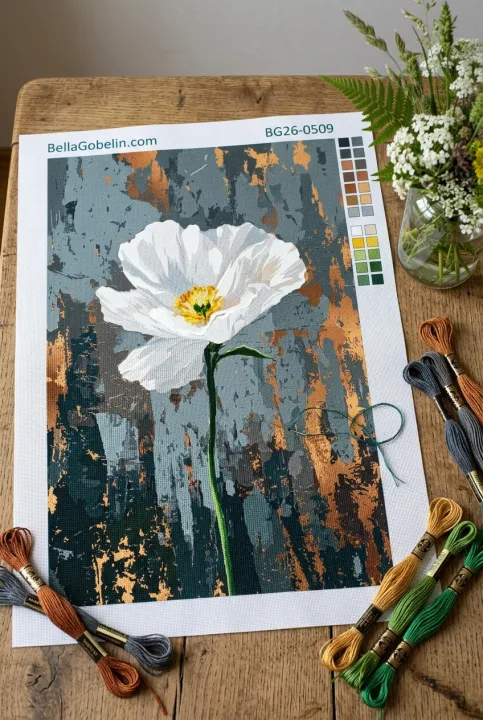 Moderne weiße Blume auf goldenem Hintergrund